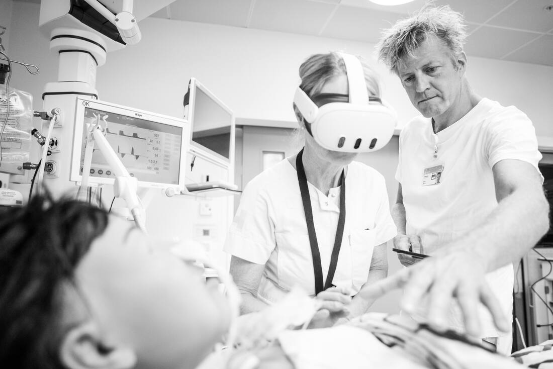 Træning med VR-headset ved patientsimulator